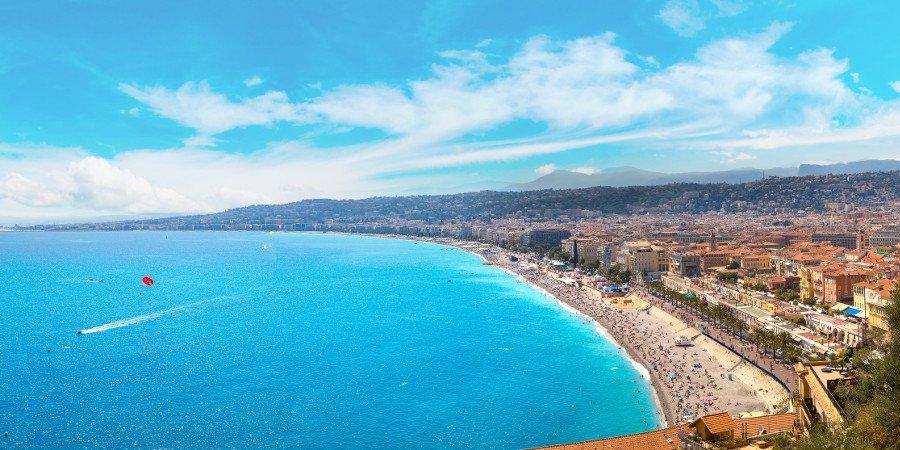 Panorama su Nizza e la ‘Promenade des Anglais’